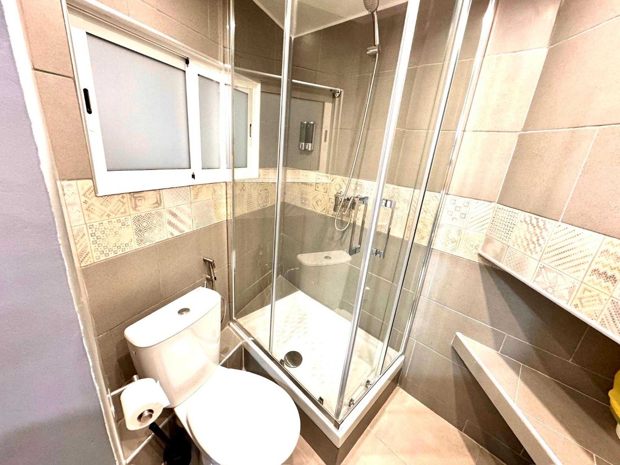 Suites Nuevas Con Bano Privado Frente Al Metro St Mwc Barcelona-Fira L'Hospitalet de Llobregat Exterior photo