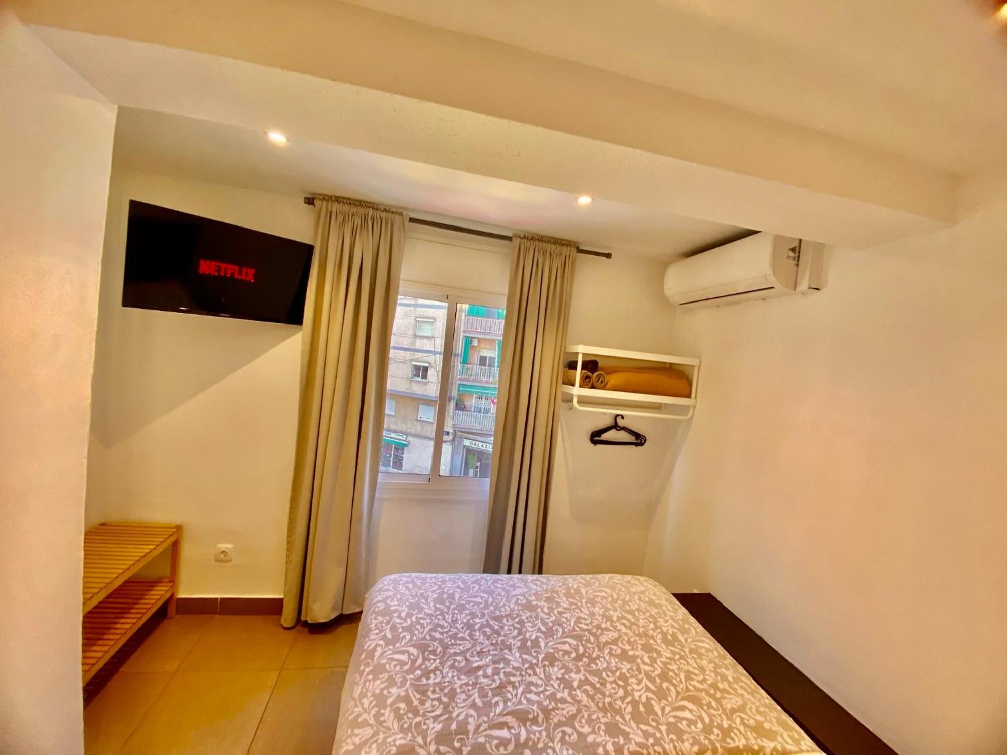 Suites Nuevas Con Bano Privado Frente Al Metro St Mwc Barcelona-Fira L'Hospitalet de Llobregat Exterior photo